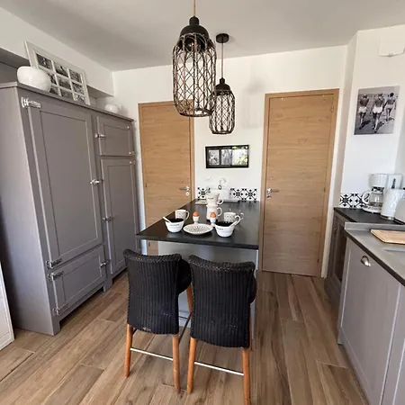L'atelier D'artiste By Domaine De Colomban - Plages Et Commerces A Pieds *
