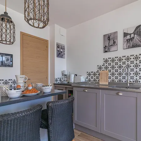 L'atelier D'artiste By Domaine De Colomban - Plages Et Commerces A Pieds 펜션 *